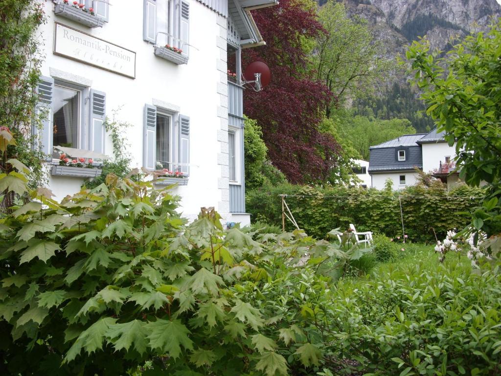 Romantic-Pension Albrecht - Since 1901 Хоэншвангау Экстерьер фото