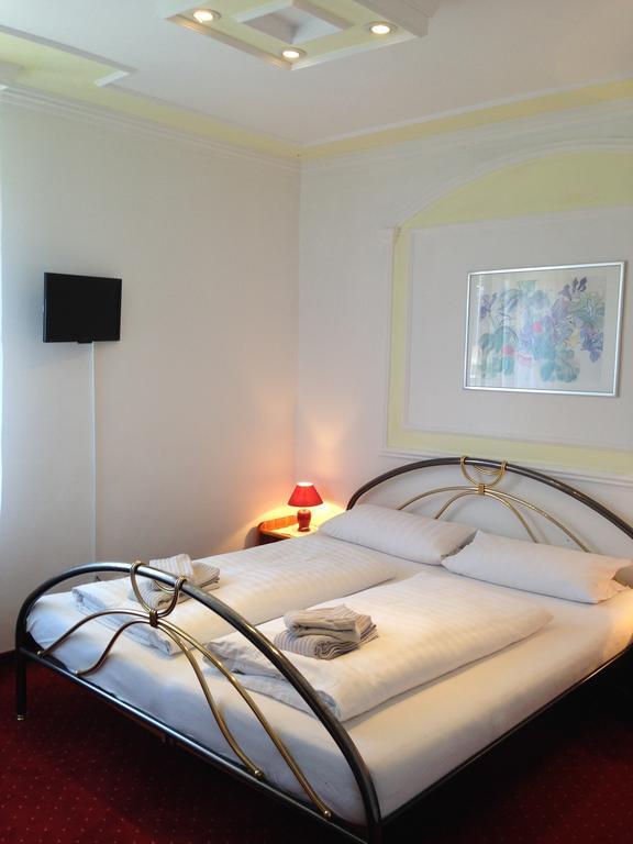 Romantic-Pension Albrecht - Since 1901 Хоэншвангау Экстерьер фото